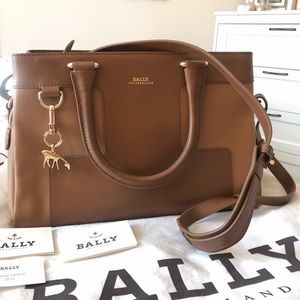 *Quiet Luxury Alert* Bally tote bag with long detachable strap